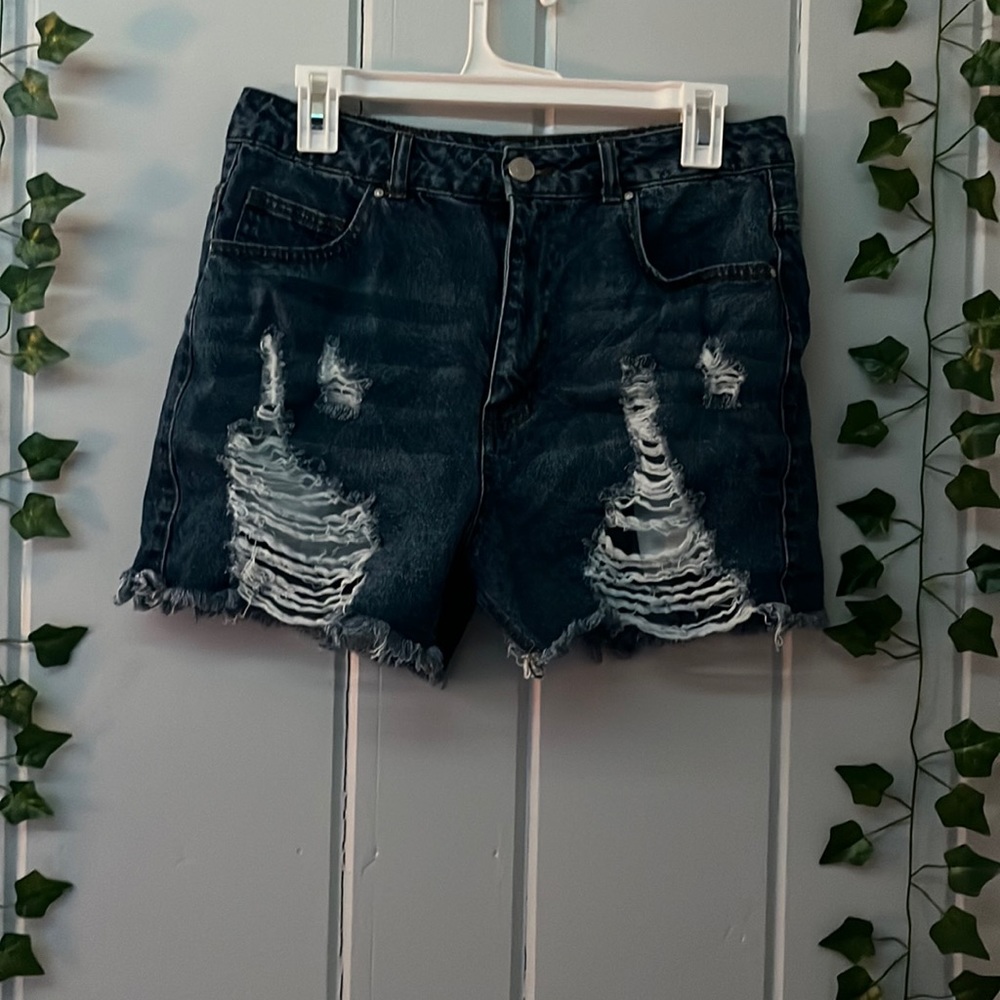 Refuge shorts size 9
